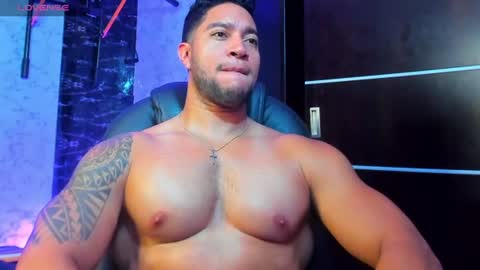 Snapshot of dixon_ray_ chatting on 06-10-26, 02:01 Dixon online show from 06-10-26, 02:01
