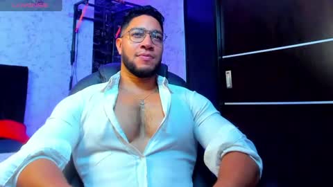 Snapshot of dixon_ray_ chatting on 07-19-26, 01:42 Dixon online show from 07-19-26, 01:42