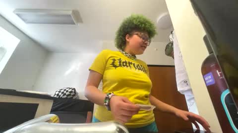 Snapshot of dizzinsweatyy chatting on 02-24-25, 04:15 dizzinsweatyy online show from 02-24-25, 04:15