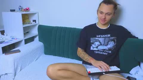 Snapshot of do_u_know_them chatting on 11-30-25, 02:21 Kirahe Mirashe online show from 11-30-25, 02:21