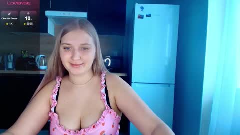 Snapshot of do_u_want_alice chatting on 02-19-26, 07:04 Alice online show from 02-19-26, 07:04