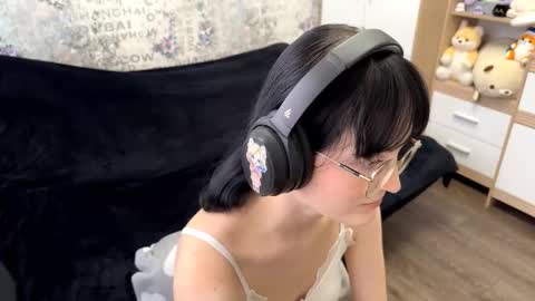 Snapshot of dodiebabikian chatting on 09-12-25, 12:05 Annie PVT IS OPEN online show from 09-12-25, 12:05