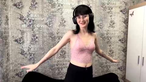 Snapshot of dodiebabikian chatting on 09-13-25, 12:16 Annie PVT IS OPEN online show from 09-13-25, 12:16