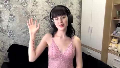 Snapshot of dodiebabikian chatting on 09-15-25, 12:05 Annie PVT IS OPEN online show from 09-15-25, 12:05