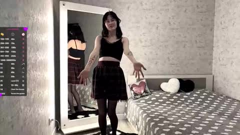 Snapshot of dodiebabikian chatting on 10-11-25, 09:13 Annie PVT IS OPEN online show from 10-11-25, 09:13