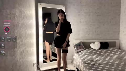 Snapshot of dodiebabikian chatting on 10-21-25, 09:15 Annie PVT IS OPEN online show from 10-21-25, 09:15