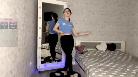 Snapshot of dodiebabikian chatting on 11-05-25, 09:15 Annie PVT IS OPEN online show from 11-05-25, 09:15