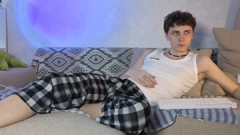 Snapshot of doedeeer chatting on 12-23-24, 05:32 Alex online show from 12-23-24, 05:32