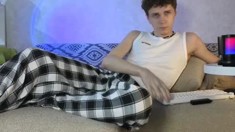 Snapshot of doedeeer chatting on 12-28-24, 03:37 Alex online show from 12-28-24, 03:37