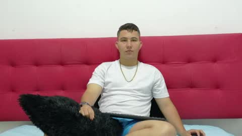 Snapshot of dogerman_01 chatting on 05-19-26, 11:27 01 online show from 05-19-26, 11:27
