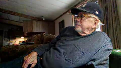 Snapshot of doingmyself69 chatting on 11-27-25, 05:04 doingmyself69 online show from 11-27-25, 05:04