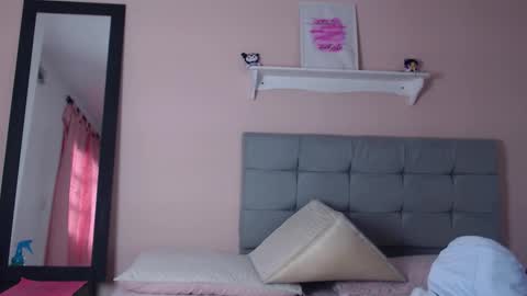 Snapshot of dolce_horny chatting on 11-24-25, 01:00 Dolce online show from 11-24-25, 01:00