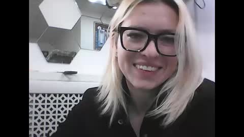 dolce_tempt online show from 12-22-25, 08:22