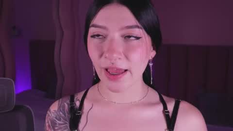 Snapshot of dolcexx chatting on 12-17-25, 08:04 Dolcexx online show from 12-17-25, 08:04