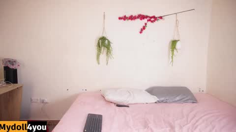 Snapshot of doll4you_ chatting on 03-08-26, 01:26 Alice y Ros online show from 03-08-26, 01:26