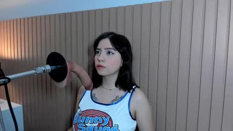 Bella  online show from 12-20-25, 07:32