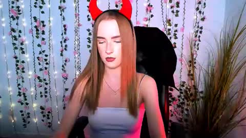 Snapshot of doll_vey chatting on 09-13-25, 07:13 doll_vey online show from 09-13-25, 07:13