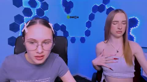 Snapshot of doll_vey chatting on 12-20-25, 08:27 doll_vey online show from 12-20-25, 08:27