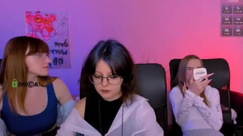 Snapshot of doll_vey chatting on 12-21-25, 08:38 doll_vey online show from 12-21-25, 08:38