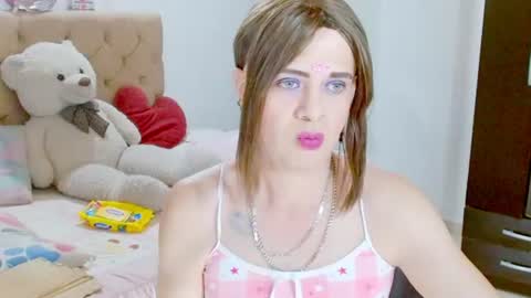Snapshot of dolldirtyxxx1 chatting on 07-06-26, 05:15 ilona online show from 07-06-26, 05:15