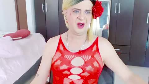 Snapshot of dolldirtyxxx1 chatting on 07-12-26, 08:00 ilona online show from 07-12-26, 08:00