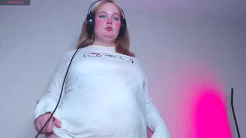 Snapshot of dolled_up_cvnt chatting on 10-24-25, 03:30 Miss Rose online show from 10-24-25, 03:30