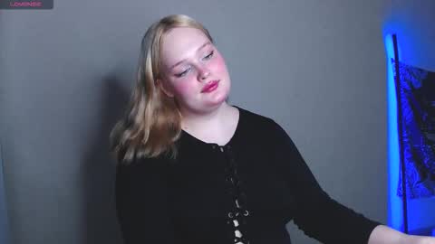 Snapshot of dolled_up_cvnt chatting on 11-11-25, 07:03 Miss Rose online show from 11-11-25, 07:03