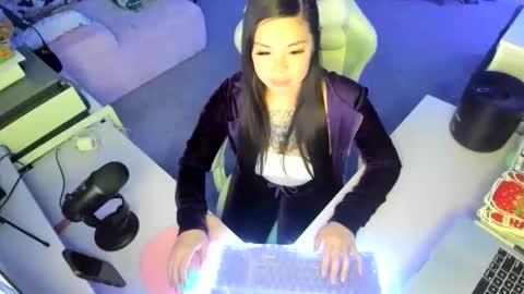 DOLLLFACE online show from 12-15-25, 06:06