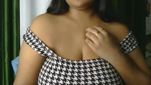Snapshot of dolly_2 chatting on 01-13-25, 05:23 dolly_2 online show from 01-13-25, 05:23