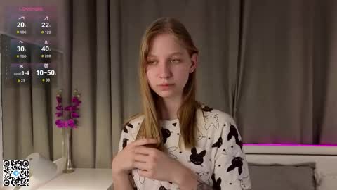 Snapshot of dollyburruss chatting on 09-27-25, 06:13 Emilia online show from 09-27-25, 06:13