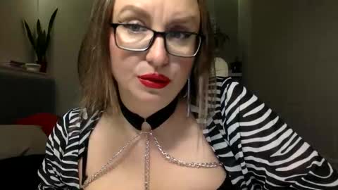 DOM MUMMY online show from 10-25-25, 04:31
