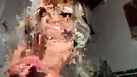 Snapshot of dominadiosa__ chatting on 09-18-25, 10:45 Alexa online show from 09-18-25, 10:45