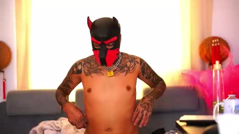 Snapshot of dominant_gay_xxx chatting on 11-10-25, 04:39 jjhoy online show from 11-10-25, 04:39