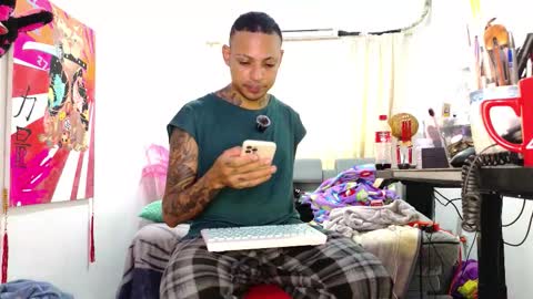 Snapshot of dominant_gay_xxx chatting on 12-21-25, 06:37 jjhoy online show from 12-21-25, 06:37