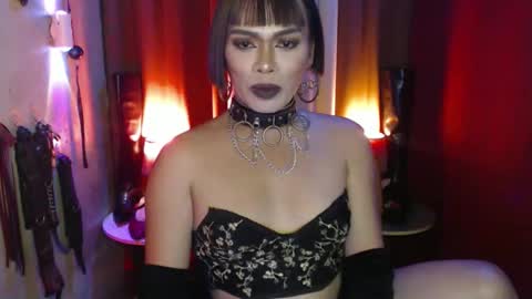 Snapshot of dominantrix_diannaxxx chatting on 02-19-26, 04:58 diana online show from 02-19-26, 04:58