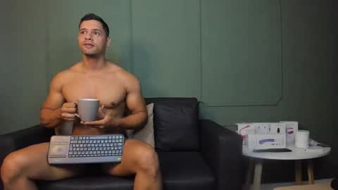 Snapshot of dominc_berry chatting on 03-06-26, 12:01 Dominc berry online show from 03-06-26, 12:01