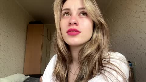 Mia online show from 04-04-26, 07:06