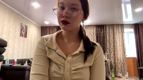 Snapshot of domingapriess chatting on 11-21-25, 04:11 Olivia online show from 11-21-25, 04:11