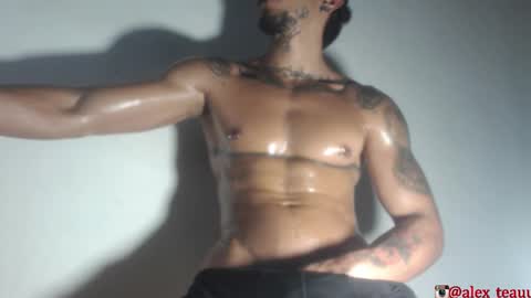 Snapshot of dominic_donnovan chatting on 10-27-25, 04:38 DOMI online show from 10-27-25, 04:38