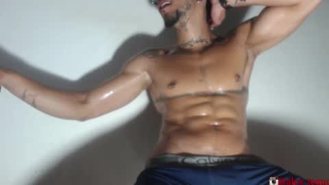 Snapshot of dominic_donnovan chatting on 11-13-25, 06:01 DOMI online show from 11-13-25, 06:01