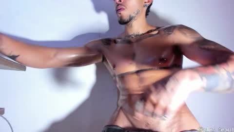 Snapshot of dominic_donnovan chatting on 11-30-25, 04:33 DOMI online show from 11-30-25, 04:33