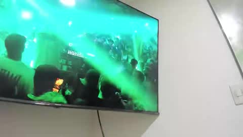 Snapshot of dominic_donnovan chatting on 12-22-25, 11:29 DOMI online show from 12-22-25, 11:29