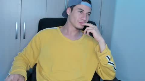 Snapshot of dominic_radccliffe chatting on 06-07-26, 12:48 Your real love online show from 06-07-26, 12:48