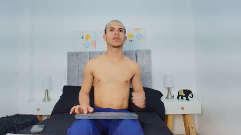 Snapshot of dominic_silver chatting on 01-10-26, 12:07 Dominic online show from 01-10-26, 12:07