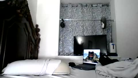 Snapshot of dominicanorico chatting on 07-23-26, 01:58 luis online show from 07-23-26, 01:58