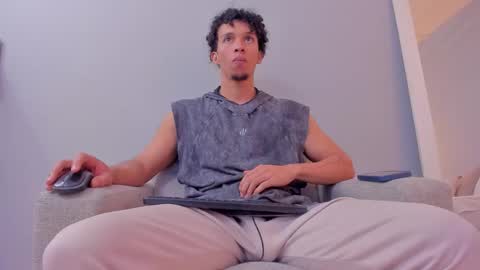 Snapshot of dominick_star chatting on 10-29-25, 03:53 Dominick Star online show from 10-29-25, 03:53