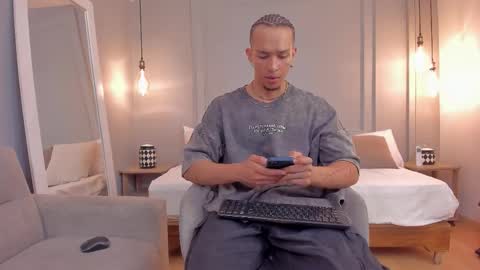 Snapshot of dominick_star chatting on 11-10-25, 04:11 Dominick Star online show from 11-10-25, 04:11