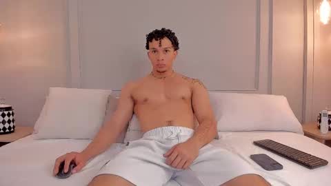 Snapshot of dominick_star chatting on 11-20-25, 04:12 Dominick Star online show from 11-20-25, 04:12