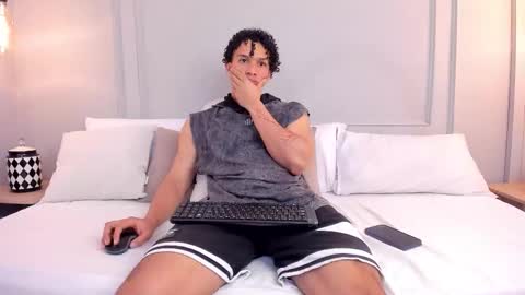 Snapshot of dominick_star chatting on 11-29-25, 04:26 Dominick Star online show from 11-29-25, 04:26