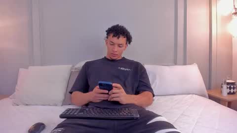 Snapshot of dominick_star chatting on 12-04-25, 04:33 Dominick Star online show from 12-04-25, 04:33